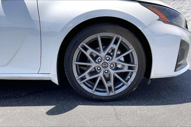 Used 2023 Nissan Altima 2.0 SR FWD image 8