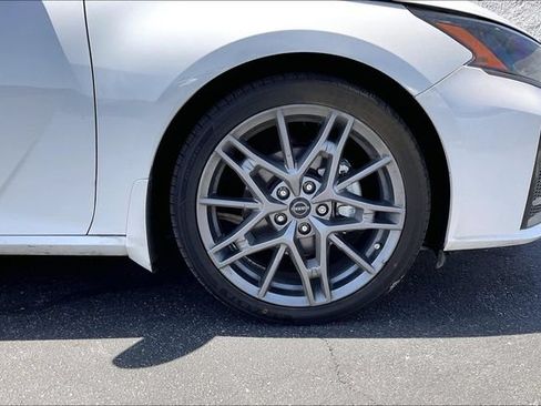 Used 2023 Nissan Altima 2.0 SR FWD image 8
