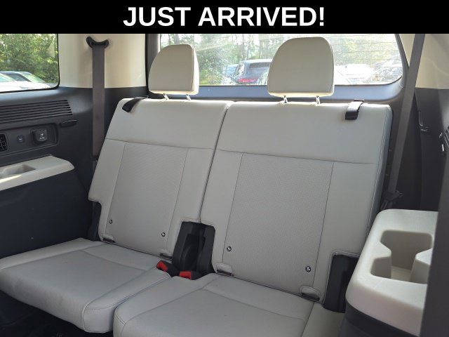 Used 2025 Hyundai Santa Fe Calligraphy FWD image 10