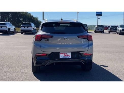 Used 2024 Buick Encore GX Sport Touring image 3