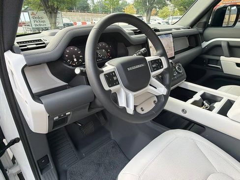 Used 2025 Land Rover Defender 110 X-Dynamic SE AWD/4WD image 9