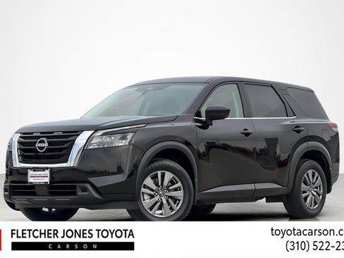 Used 2025 Nissan Pathfinder S image 1