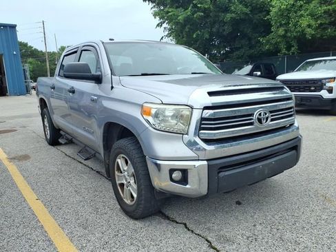 Used 2015 Toyota Tundra SR5 w/ SR5 Upgrade Package AWD/4WD image 4