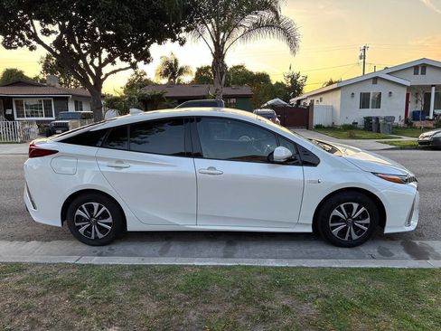 Used 2018 Toyota Prius Prime Premium image 4