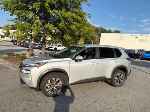 Used 2023 Nissan Rogue SV FWD image 6