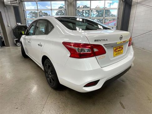 Used 2018 Nissan Sentra S image 3