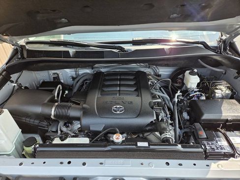 Used 2021 Toyota Tundra SR5 w/ SR5 Upgrade Package AWD/4WD image 38