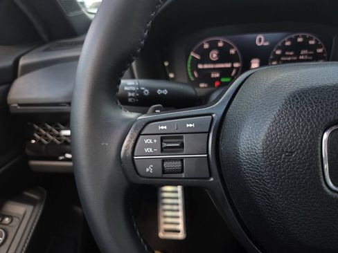 Used 2025 Honda Accord Sport image 25