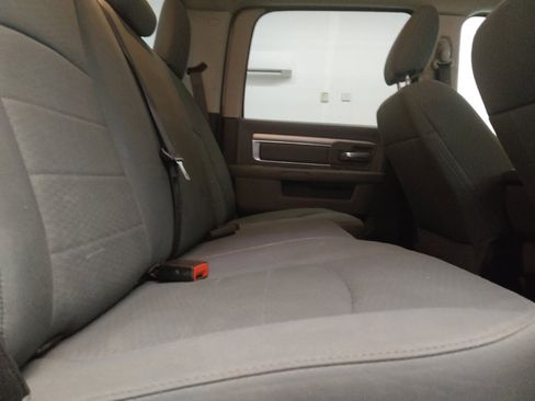 Used 2019 RAM 1500 Classic SLT AWD/4WD image 19