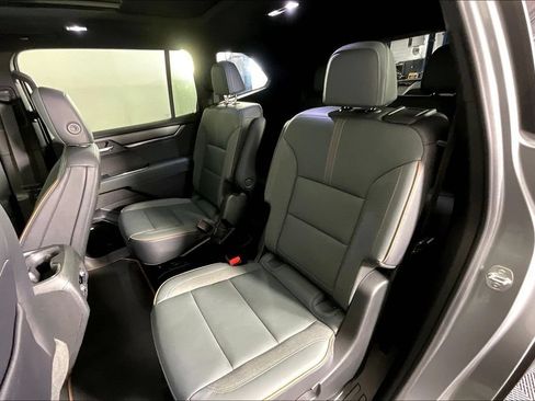 Used 2024 GMC Acadia AT4 w/ Luxury Package AWD/4WD image 32