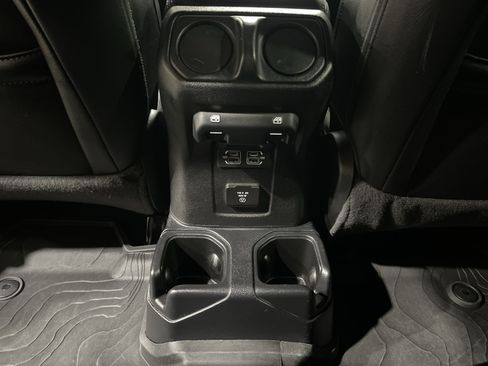 Used 2021 Jeep Gladiator Overland w/ Popular Equipment Package AWD/4WD image 14