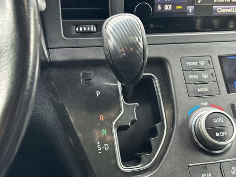 Used 2015 Toyota Sienna SE w/ SE Preferred Package FWD image 23