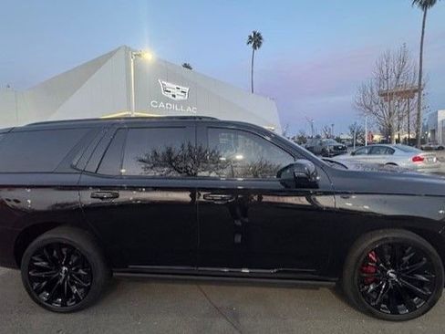 Used 2025 Cadillac Escalade Sport Platinum w/ LPO, ONYX Package image 4