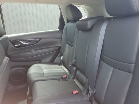 Used 2019 Nissan Rogue SL w/ Premium Package FWD image 17