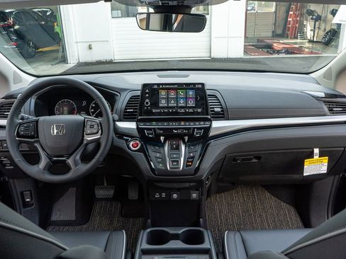 New 2026 Honda Odyssey Touring image 18
