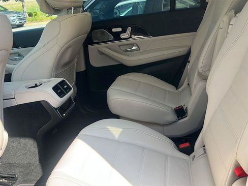 Used 2025 Mercedes-Benz GLS 450 4MATIC image 12
