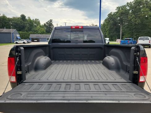 Used 2017 RAM 1500 Classic SLT AWD/4WD image 9