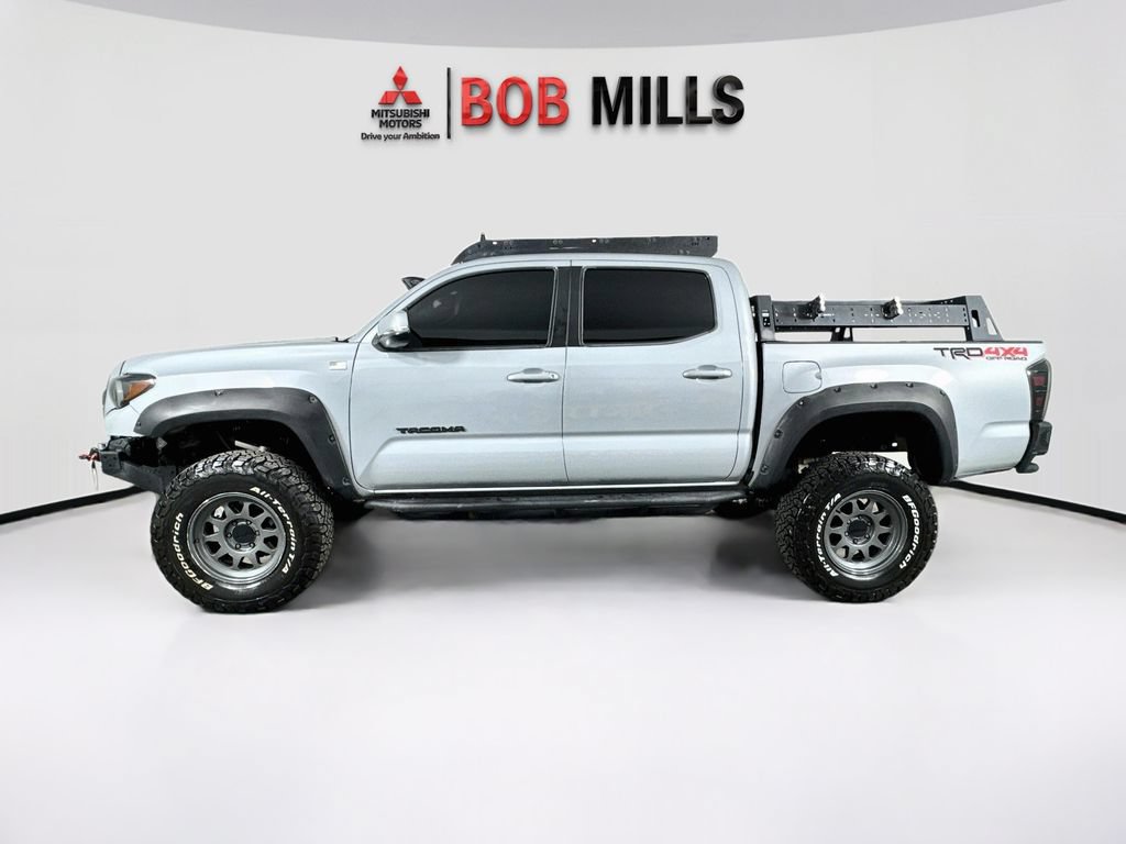 Used 2018 Toyota Tacoma TRD Off-Road AWD/4WD image 4