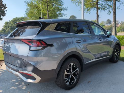 Used 2023 Kia Sportage EX image 8