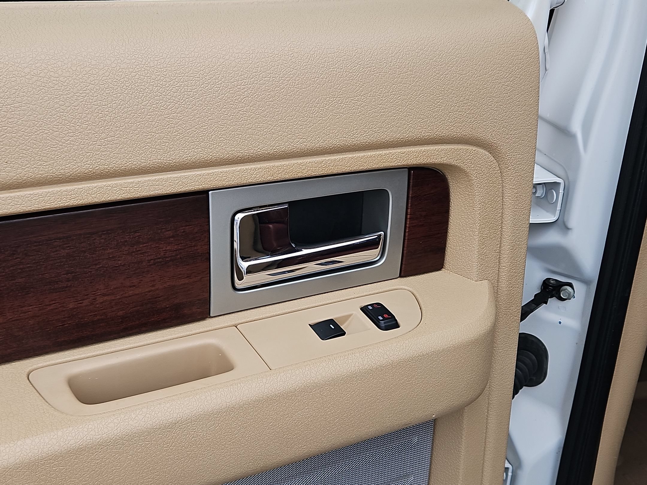 Used 2013 Ford F150 King Ranch w/ King Ranch Luxury Pkg AWD/4WD image 46
