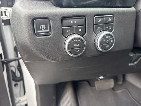Used 2026 GMC Sierra 1500 SLT AWD/4WD image 17