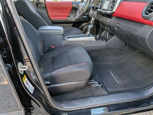 Used 2017 Toyota Tacoma SR5 image 30