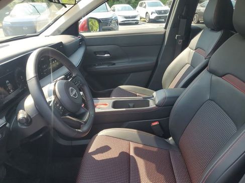 Used 2025 Nissan Kicks SR image 16