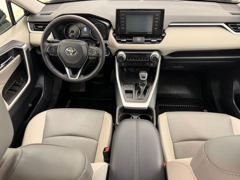 Used 2021 Toyota RAV4 XLE Premium FWD image 16