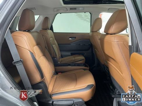 Used 2025 Nissan Pathfinder Platinum AWD/4WD image 23