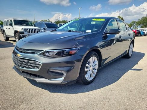 Used 2018 Chevrolet Malibu LT FWD image 2