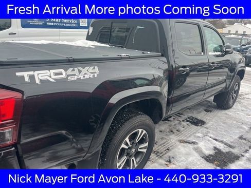 Used 2018 Toyota Tacoma TRD Sport image 6