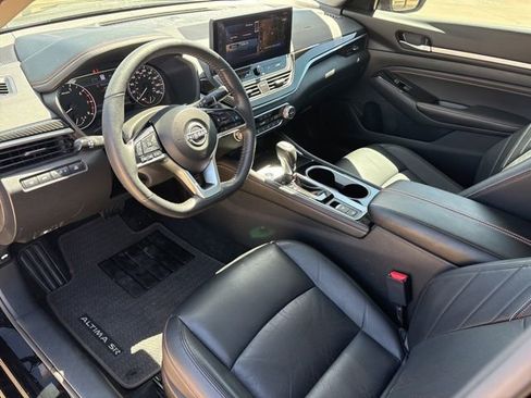 Used 2023 Nissan Altima 2.0 SR FWD image 13