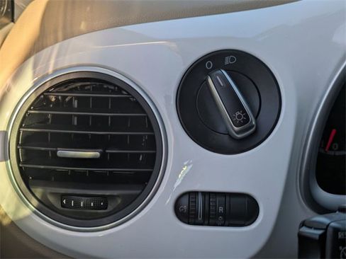 Used 2013 Volkswagen Beetle 2.5 image 18