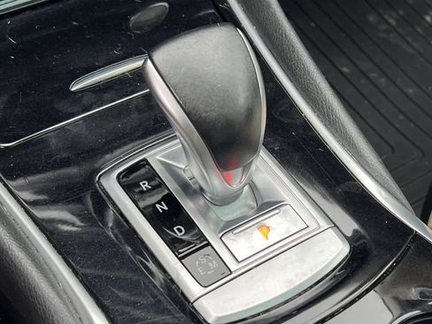 Used 2017 INFINITI QX30 Premium w/ Navigation Package image 23