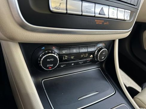 Used 2019 Mercedes-Benz GLA 250 w/ Premium Package image 23