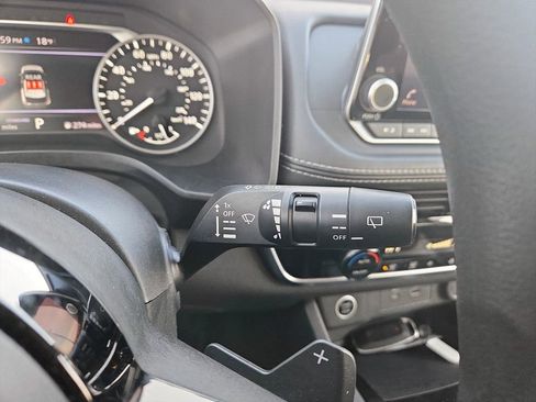 Used 2023 Nissan Rogue SV image 17