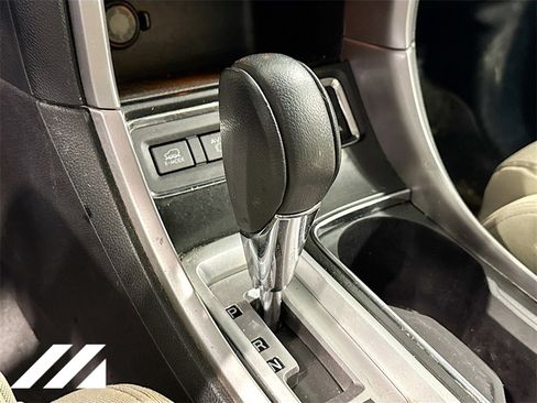 Certified 2022 Subaru Ascent Premium w/ Convenience Package image 18