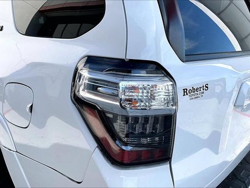 Used 2016 Toyota 4Runner SR5 AWD/4WD image 21