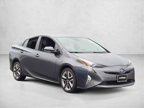 Used 2017 Toyota Prius Four Touring w/ Preferred Accessory Package FWD image 4