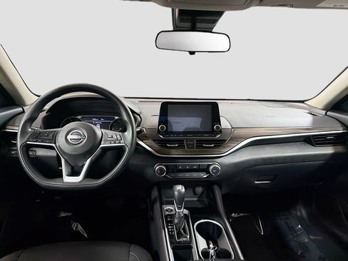 Used 2024 Nissan Altima 2.5 SV FWD image 21