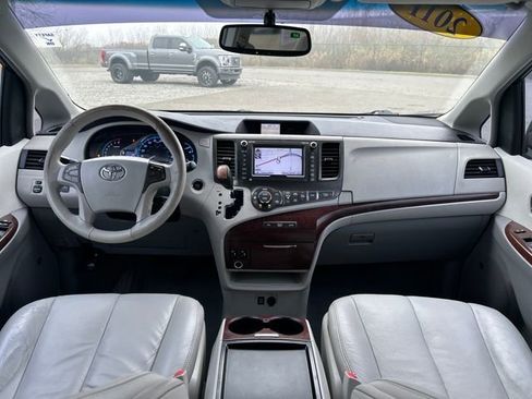 Used 2011 Toyota Sienna XLE image 12