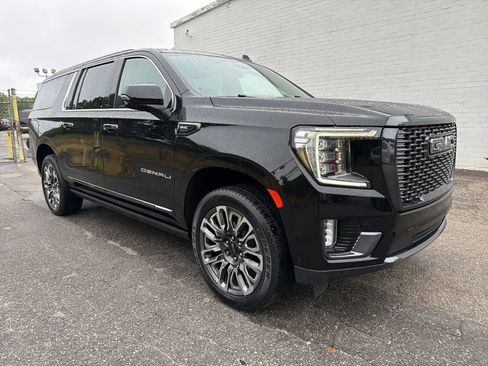 Used 2023 GMC Yukon XL Denali Ultimate AWD/4WD image 8