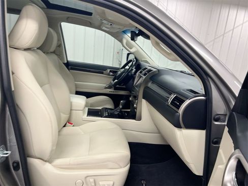Used 2021 Lexus GX 460 Premium w/ Premium Package image 23