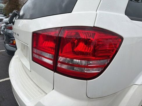 Used 2020 Dodge Journey SE w/ SE Popular Equipment Group image 6