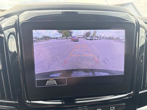 Used 2020 Chevrolet Traverse LT FWD image 25