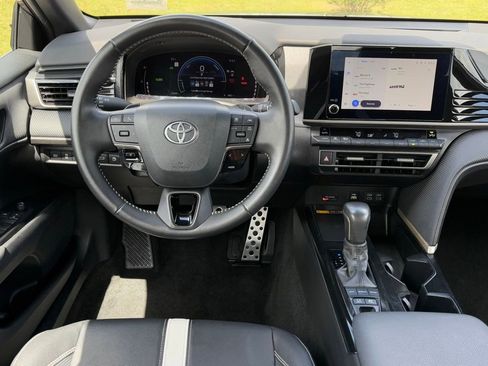 Used 2025 Toyota Camry SE FWD image 9