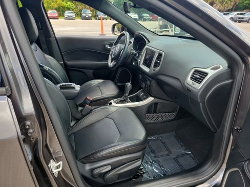 Used 2021 Jeep Compass Latitude FWD image 31