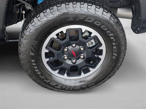 Used 2025 Toyota Tacoma TRD Off-Road AWD/4WD image 21