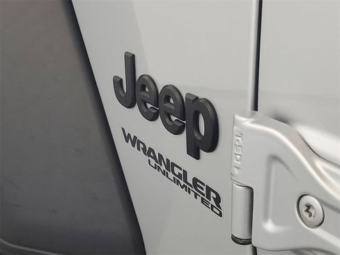 Used 2022 Jeep Wrangler Unlimited Sport image 7