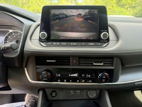 Used 2025 Nissan Rogue SV FWD image 6